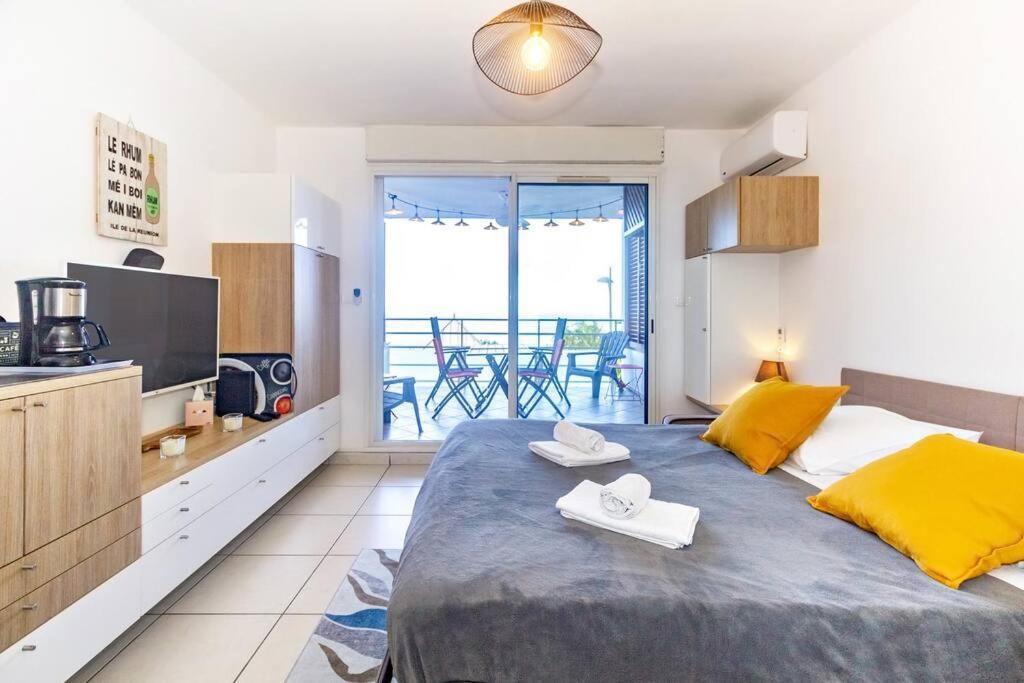 Oceanides - Studio Renove Avec Magnifique Vue Mer - Saint-Gilles-Les-Bains Exteriör bild