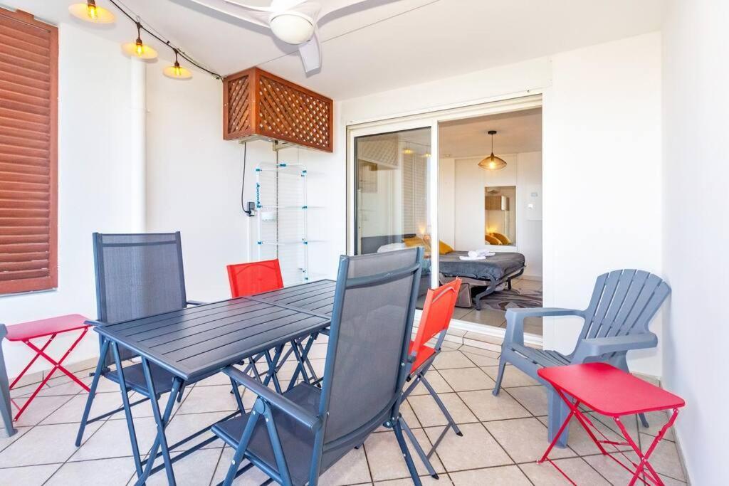 Oceanides - Studio Renove Avec Magnifique Vue Mer - Saint-Gilles-Les-Bains Exteriör bild